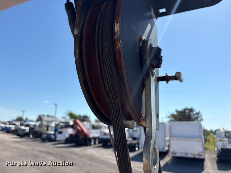 image for item EG9077 2014 Freightliner 114SD crane truck
