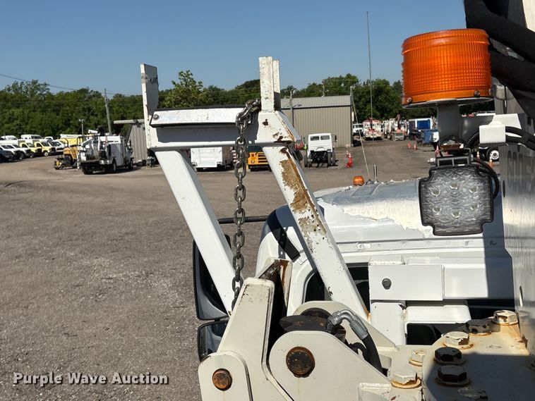 image for item EG9077 2014 Freightliner 114SD crane truck