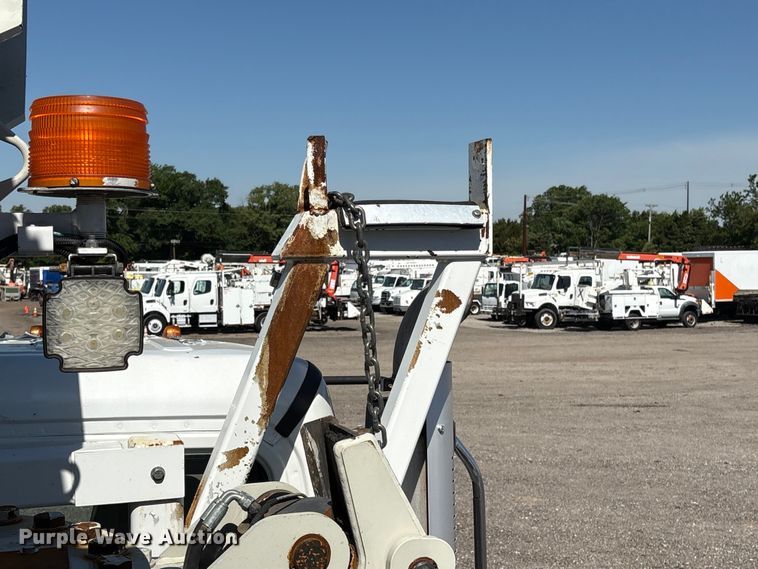 image for item EG9077 2014 Freightliner 114SD crane truck