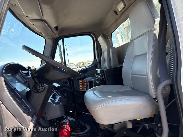 image for item EG9077 2014 Freightliner 114SD crane truck