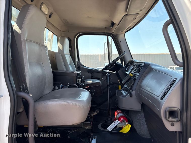 image for item EG9077 2014 Freightliner 114SD crane truck