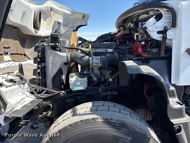image for item EG9077 2014 Freightliner 114SD crane truck