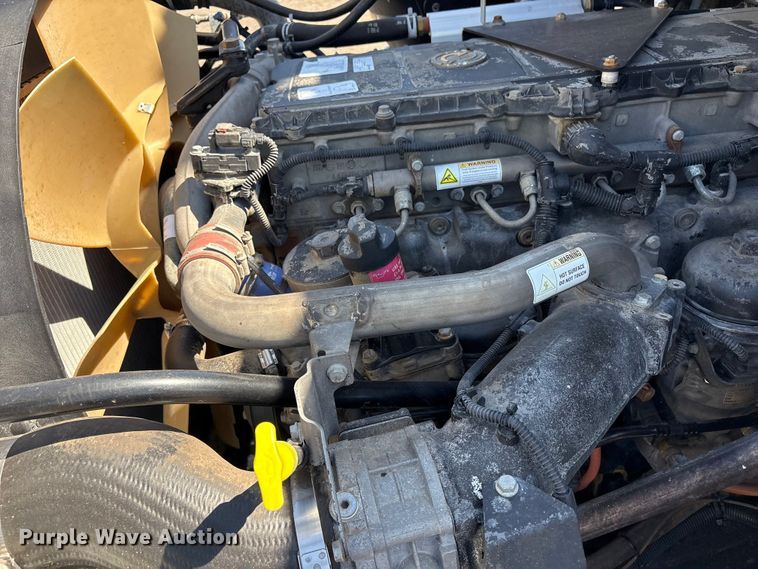 image for item EG9077 2014 Freightliner 114SD crane truck