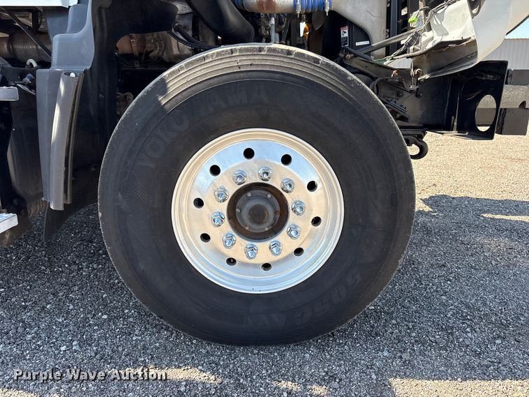 image for item EG9077 2014 Freightliner 114SD crane truck