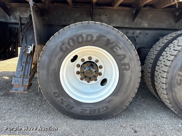 image for item EG9077 2014 Freightliner 114SD crane truck