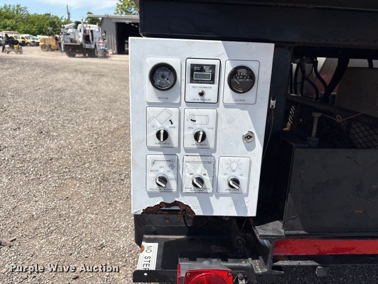 image for item EG9078 2010 EH Wachs Trav-L-Vac vacuum trailer