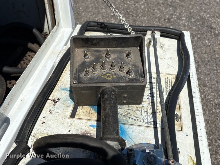 image for item EG9082 2015 Ford F550 Super Duty Crew Cab utility / service truck