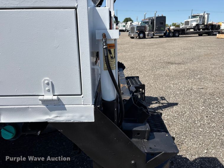 image for item EG9082 2015 Ford F550 Super Duty Crew Cab utility / service truck