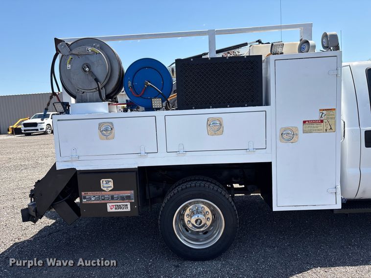 image for item EG9082 2015 Ford F550 Super Duty Crew Cab utility / service truck