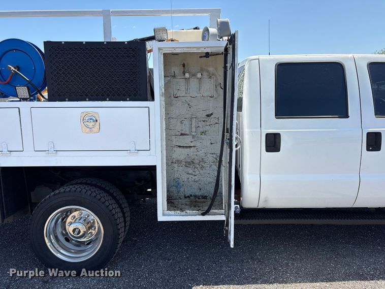image for item EG9082 2015 Ford F550 Super Duty Crew Cab utility / service truck