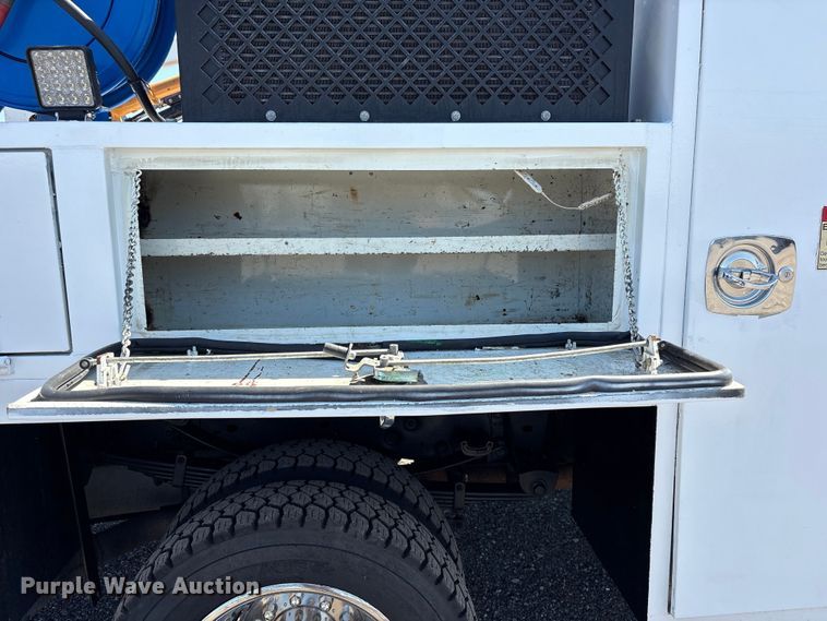 image for item EG9082 2015 Ford F550 Super Duty Crew Cab utility / service truck