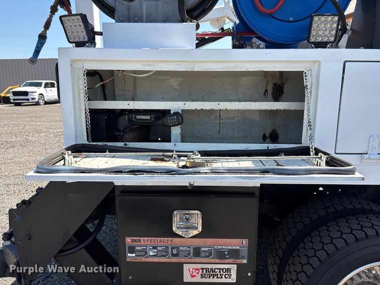image for item EG9082 2015 Ford F550 Super Duty Crew Cab utility / service truck