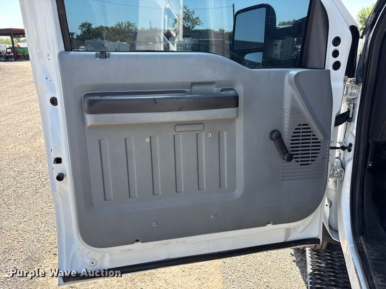 image for item EG9082 2015 Ford F550 Super Duty Crew Cab utility / service truck