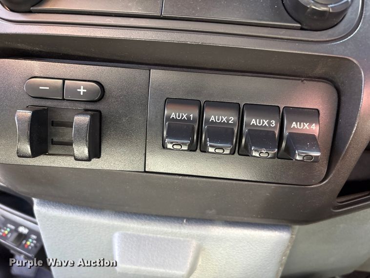 image for item EG9082 2015 Ford F550 Super Duty Crew Cab utility / service truck