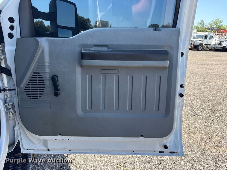 image for item EG9082 2015 Ford F550 Super Duty Crew Cab utility / service truck