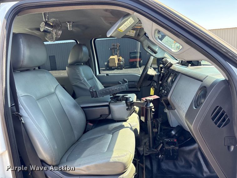 image for item EG9082 2015 Ford F550 Super Duty Crew Cab utility / service truck