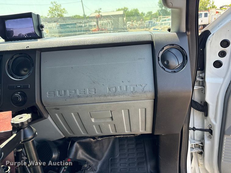 image for item EG9082 2015 Ford F550 Super Duty Crew Cab utility / service truck