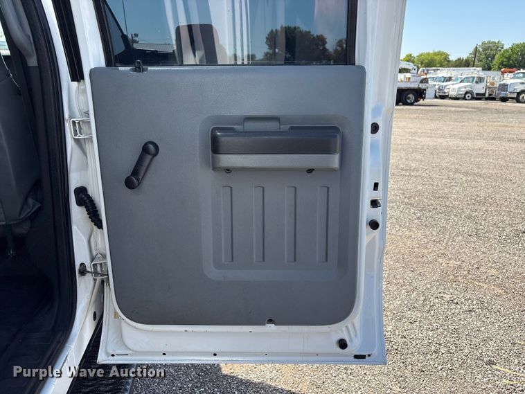 image for item EG9082 2015 Ford F550 Super Duty Crew Cab utility / service truck