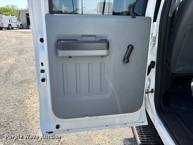 image for item EG9082 2015 Ford F550 Super Duty Crew Cab utility / service truck