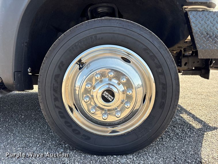 image for item EG9082 2015 Ford F550 Super Duty Crew Cab utility / service truck