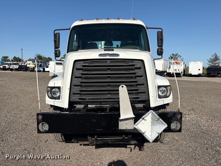image for item EG9085 2017 Freightliner 108SD crane truck