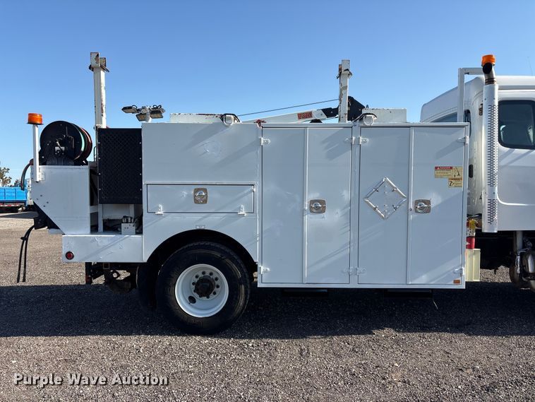 image for item EG9085 2017 Freightliner 108SD crane truck
