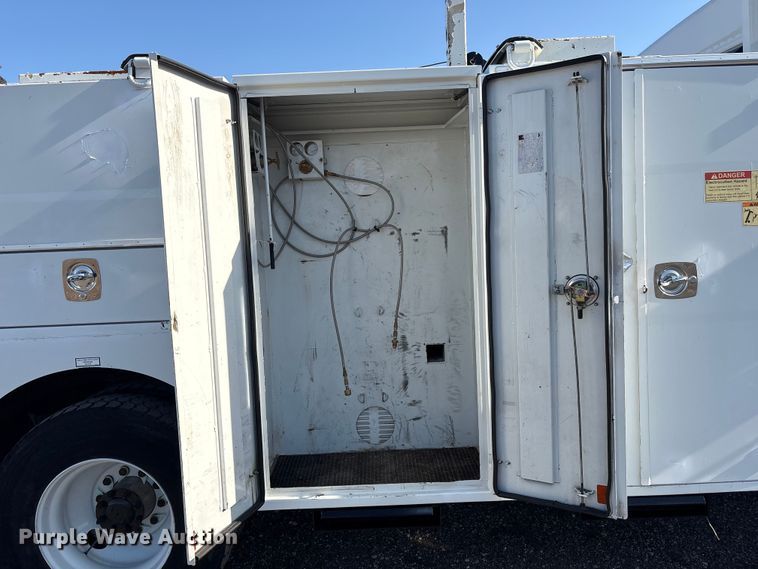 image for item EG9085 2017 Freightliner 108SD crane truck