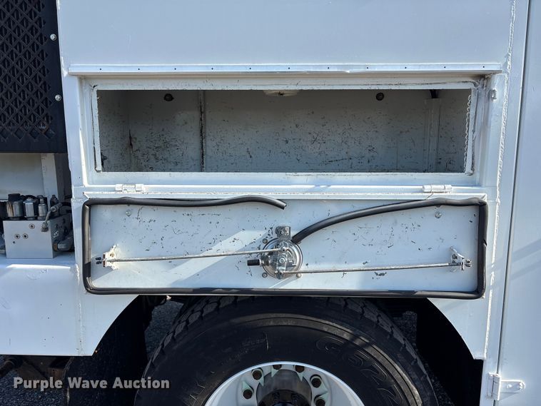 image for item EG9085 2017 Freightliner 108SD crane truck