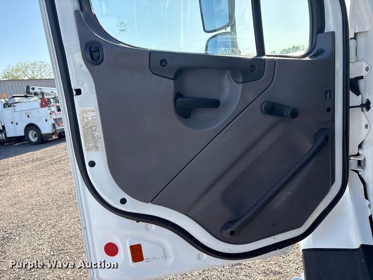 image for item EG9085 2017 Freightliner 108SD crane truck