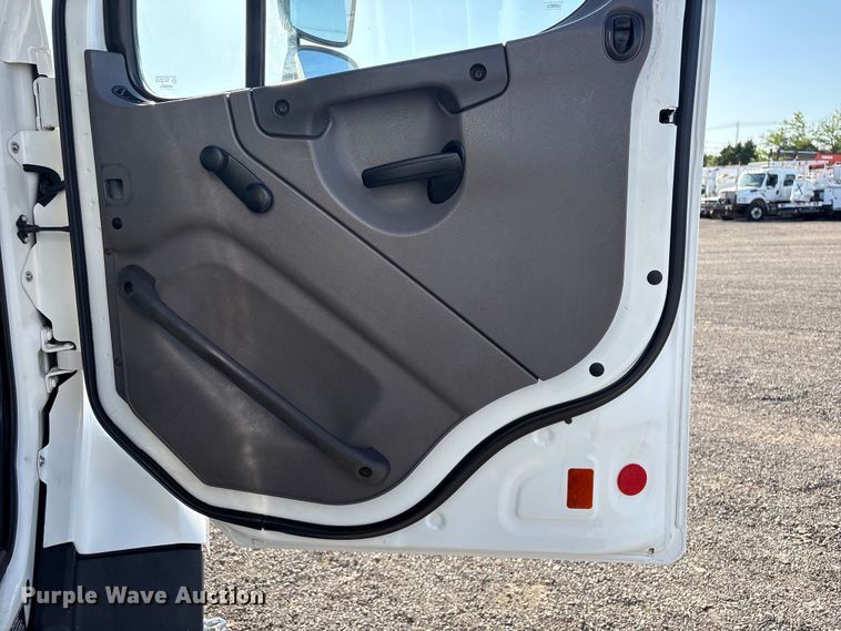 image for item EG9085 2017 Freightliner 108SD crane truck