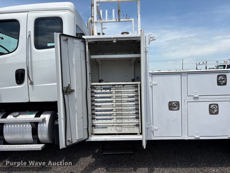 image for item EG9090 2014 Freightliner 108SD crane truck