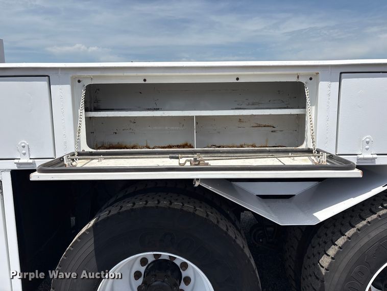image for item EG9090 2014 Freightliner 108SD crane truck