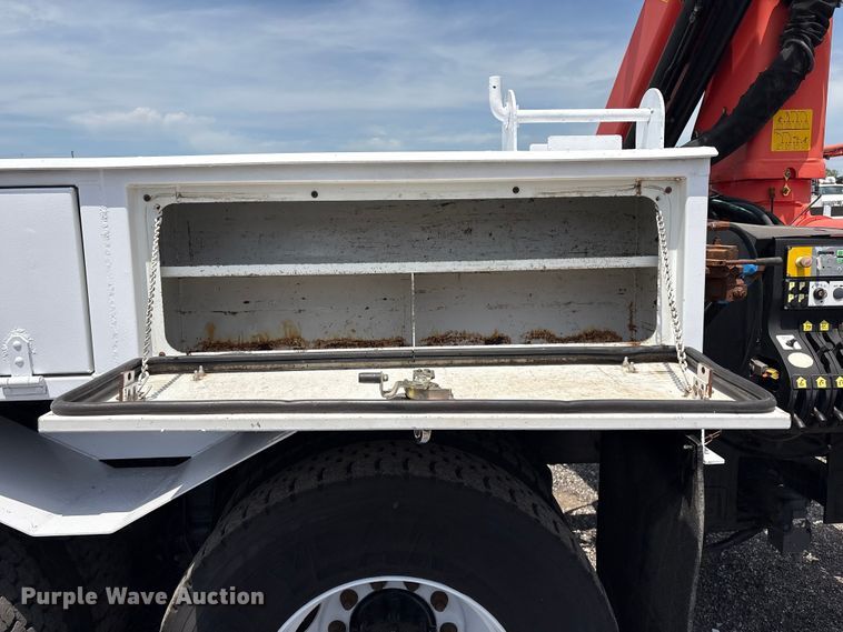 image for item EG9090 2014 Freightliner 108SD crane truck
