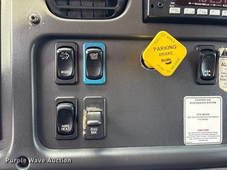 image for item EG9090 2014 Freightliner 108SD crane truck