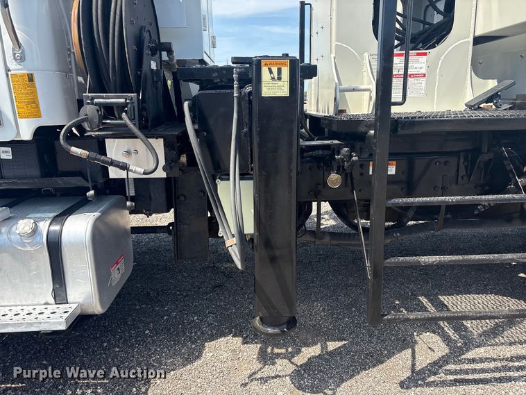 image for item EG9092 2012 Freightliner 114SD crane truck