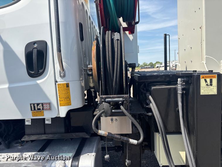 image for item EG9092 2012 Freightliner 114SD crane truck