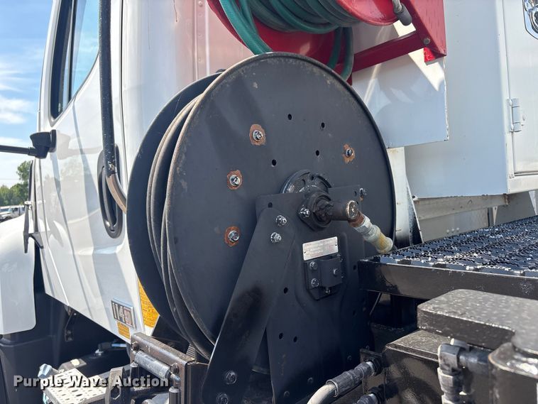 image for item EG9092 2012 Freightliner 114SD crane truck