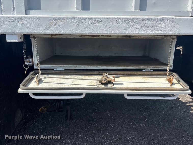 image for item EG9092 2012 Freightliner 114SD crane truck