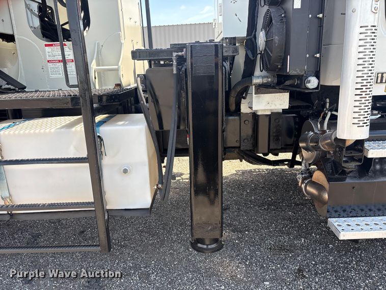 image for item EG9092 2012 Freightliner 114SD crane truck