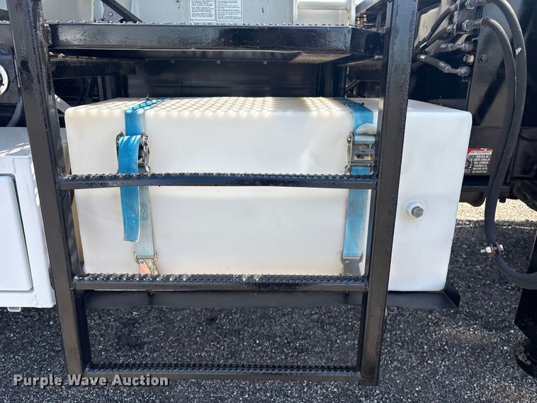 image for item EG9092 2012 Freightliner 114SD crane truck
