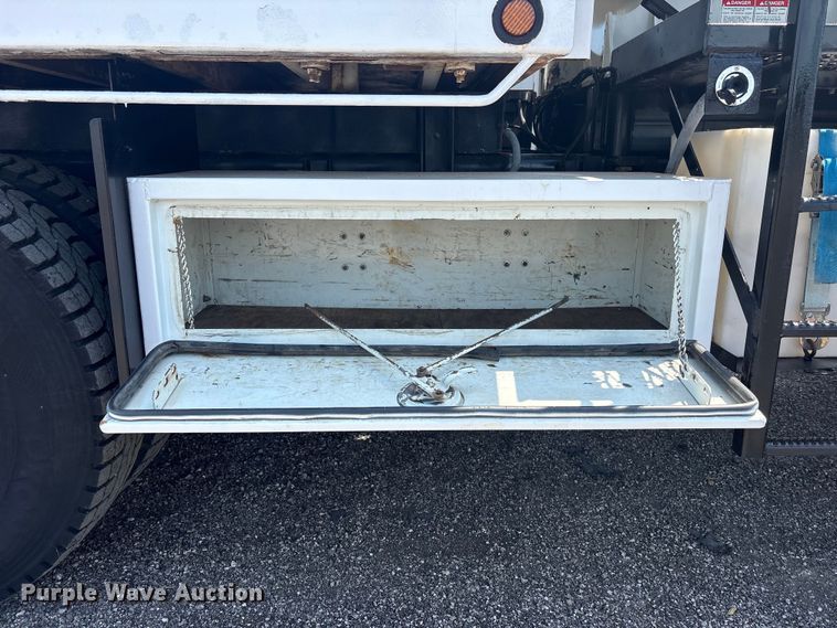 image for item EG9092 2012 Freightliner 114SD crane truck