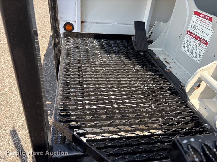 image for item EG9092 2012 Freightliner 114SD crane truck