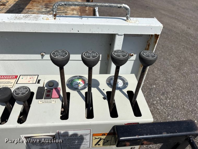 image for item EG9092 2012 Freightliner 114SD crane truck