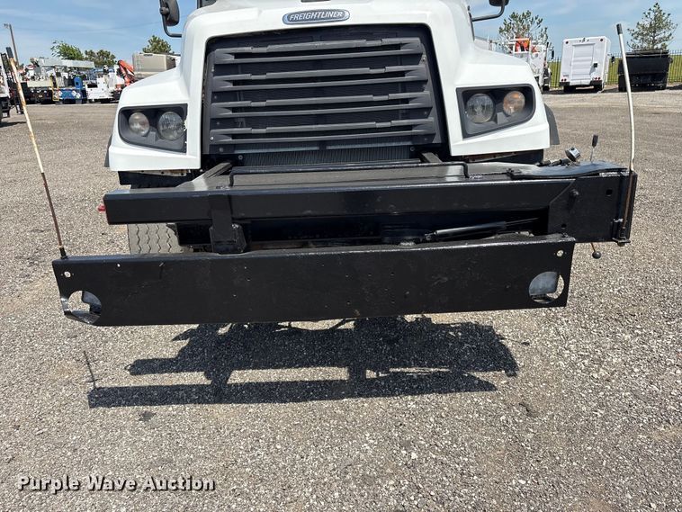 image for item EG9092 2012 Freightliner 114SD crane truck