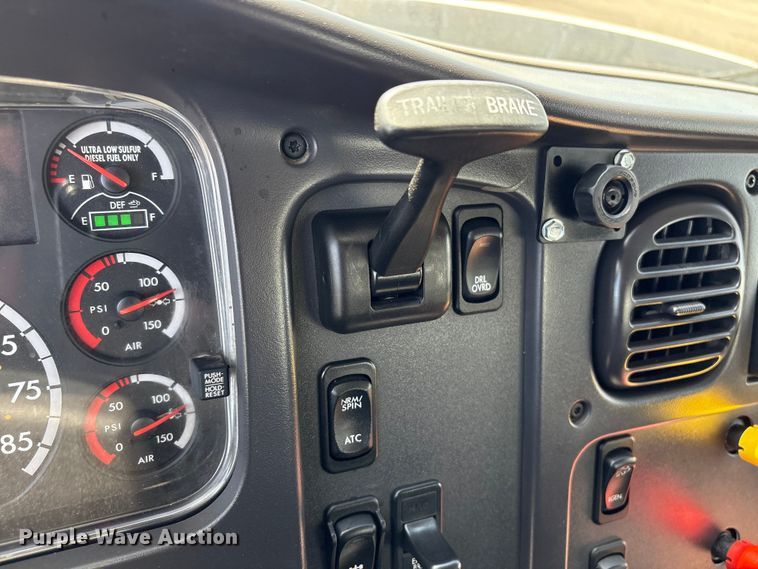 image for item EG9092 2012 Freightliner 114SD crane truck