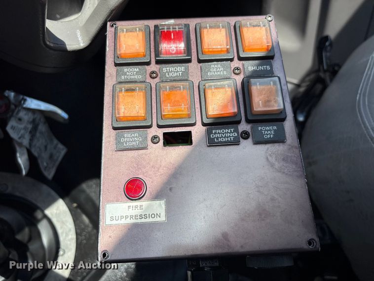 image for item EG9092 2012 Freightliner 114SD crane truck