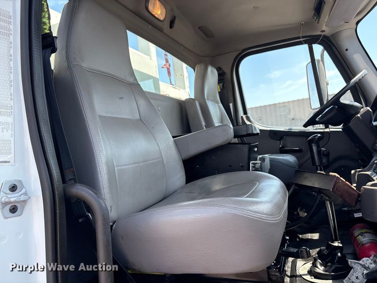 image for item EG9092 2012 Freightliner 114SD crane truck