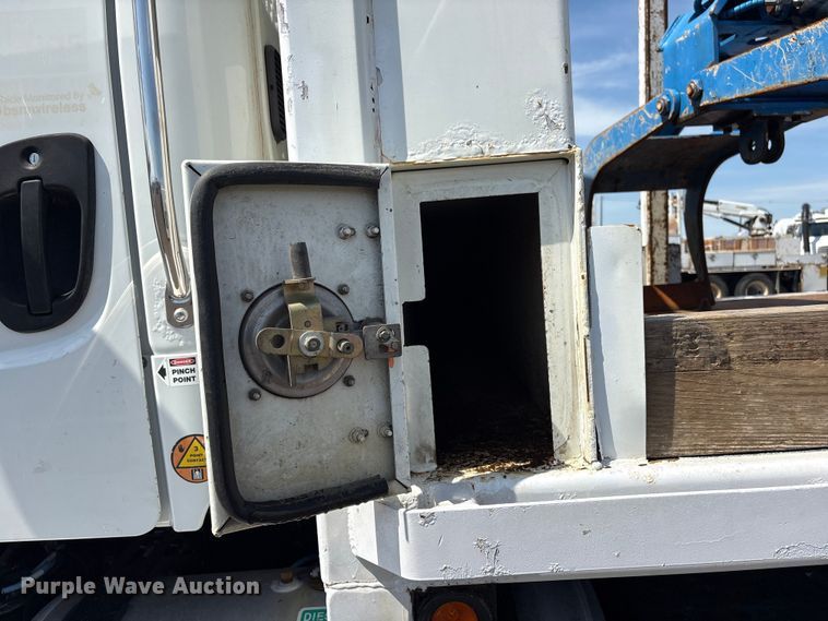 image for item EG9093 2013 Freightliner Business Class M2 crane truck