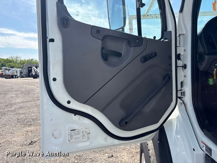 image for item EG9093 2013 Freightliner Business Class M2 crane truck