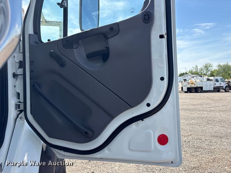 image for item EG9093 2013 Freightliner Business Class M2 crane truck